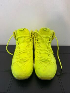 LeBron 12 EXT VOLT Neon Yellow Men's High-Top - original box 7/10 condition